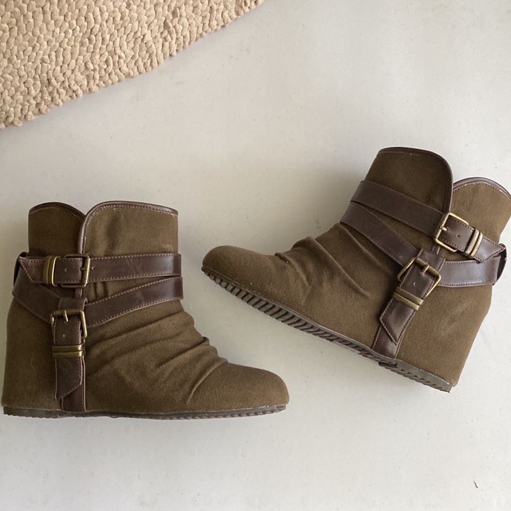 Aldo Dark olive green booties